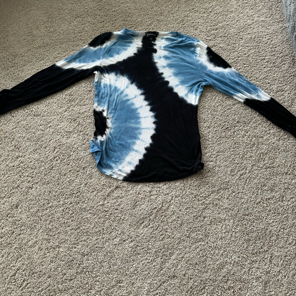 International Concepts Long-sleeved Blue Tie-Dye Ribbed shirt.